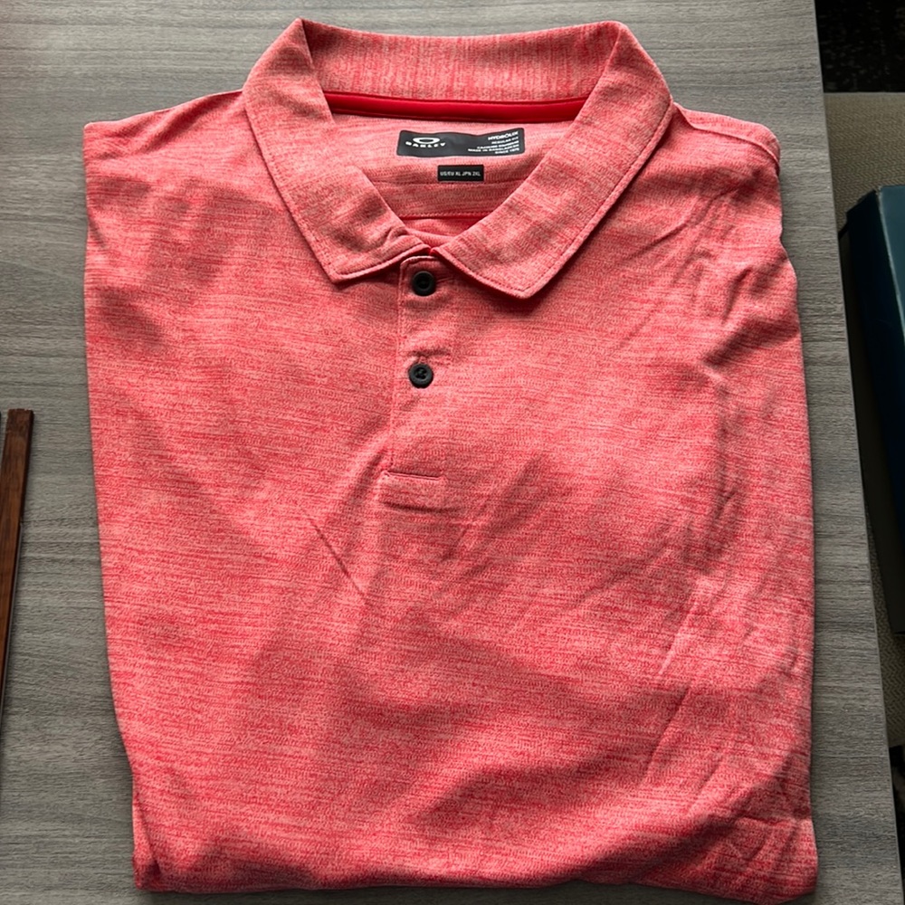 New with tags Oakley Hydrolux Reg fit polo. Size XL. Color is Light Red Heather